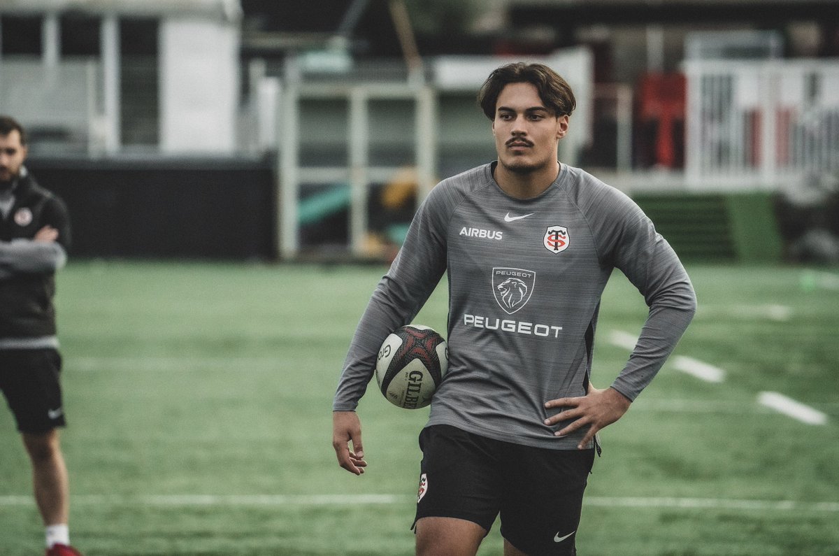 tanguyscigala's tweet image. Kalvin Gourgues 🍗

1 essai
62 mètres parcourus ballon en mains
1 défenseur battu
5 courses
9 passes dont 1 offload
2 plaquages réussis (3 manqués par contre)

#STUBB