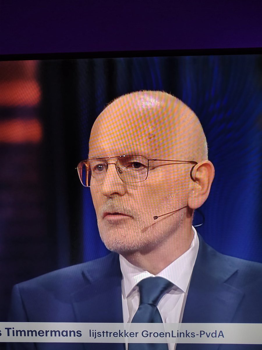 Vanmiddag nog met de dood bedreigen nu gewoon aanwezig bij het debat. Dat is verantwoordelijkheid nemen een ware Held.
PS: Waar is Wilders ????