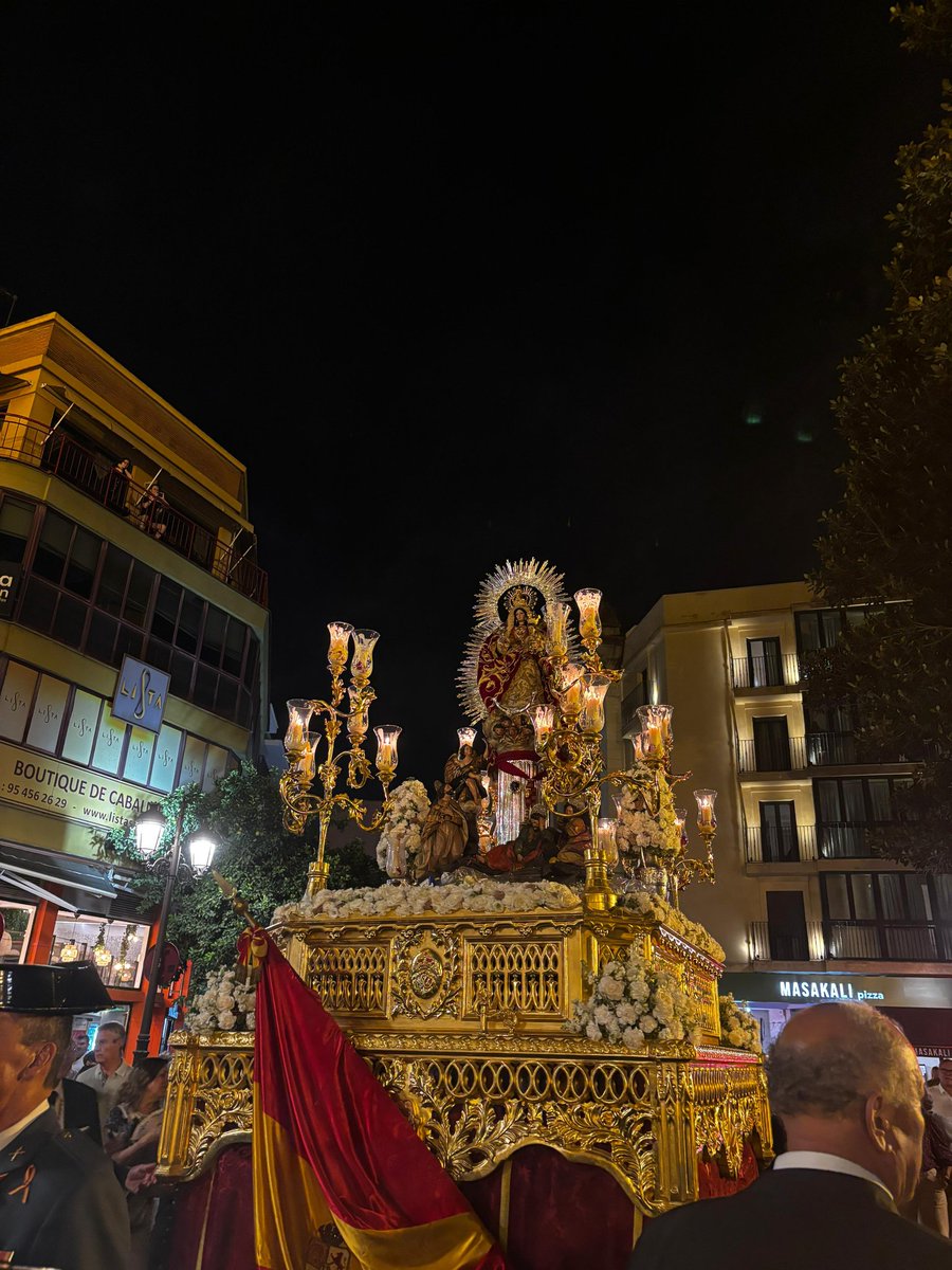 cabildomuchodxt's tweet photo. ⚪️ La Virgen del Pilar ya muy cerca de la Parroquia de San Pedro.
📽 @Albferod
#ElCabildo #TDSCofrade #GloriasSevilla25 #gloriasdesevilla #DiadelaHispanidad #DiadelPilar https://t.co/6jueN59CnG