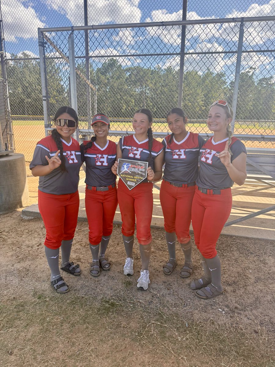 AnabellaGom55's tweet photo. We started off the season earning a PREMIER berth for PGF next summer! So pumped we were able to accomplish this and so excited for what’s to come @Hotshots16u
Personally, this was my first 16u outing. Ended the weekend going 7 for 11 and caught 2 stealing!
#PGFBound
#Classof2028
#keepworkingandtrusttheprocess
