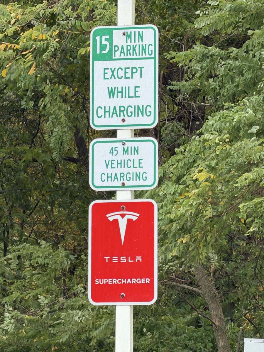 itskyleconner's tweet image. One of the old OG @TeslaCharging sites and I think the first site I ever DC Fast Charged a car!

NY / CT border off of the Merritt Parkway 

45 minute charging limit on a V2 is rough… so is this ICEing situation