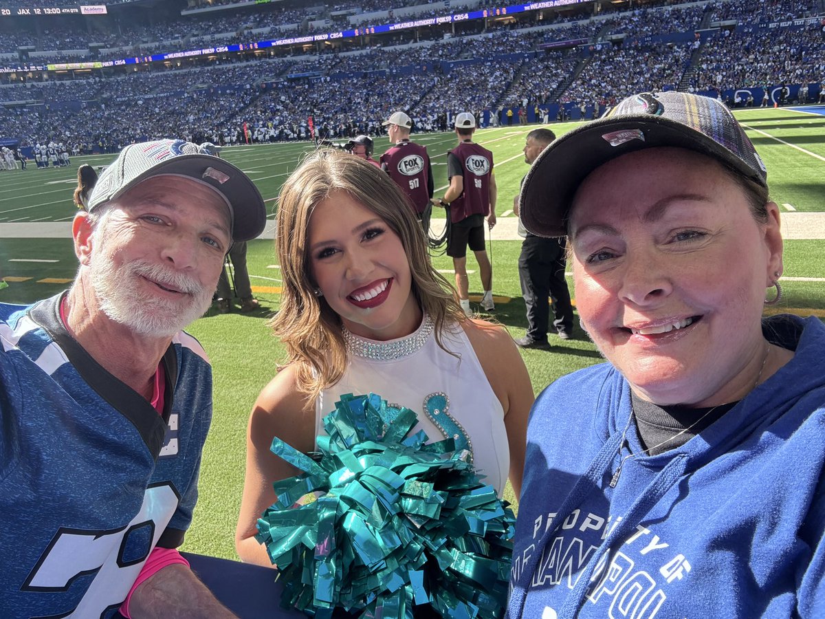 RickStevens63's tweet photo. It was mine & #TheBossOfMe pleasure to gift Colts Cheerleader Morgan a horseshoe necklace from @KayJewelers during todayβs game!! Appreciate you Morgan. ππ»β€οΈ
Go Colts!! https://t.co/bLq1ygAttK