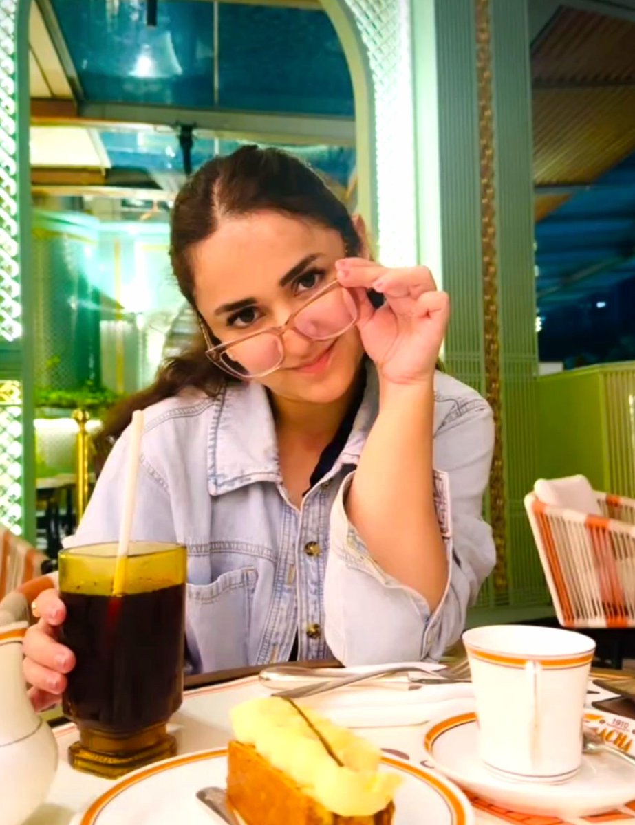 supernova00312's tweet photo. YumZi caught u 😂😘

#YumnaZaidi https://t.co/Il5PJPBio5