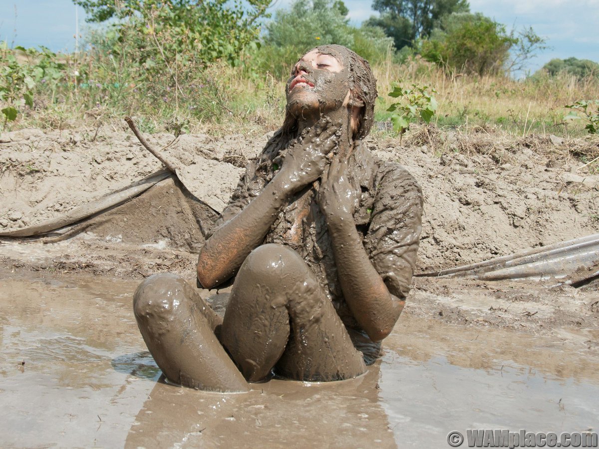 eurowam's tweet image. New on wam.tv!
wam.tv/programs/t920c…
Kinga is back in the mud, and we think the casual clothing fans have no reason to complain. Here is another beauty who will get so dirty…
#wam #mud #muddy #messy #mudfun #muddygirl #wamtv