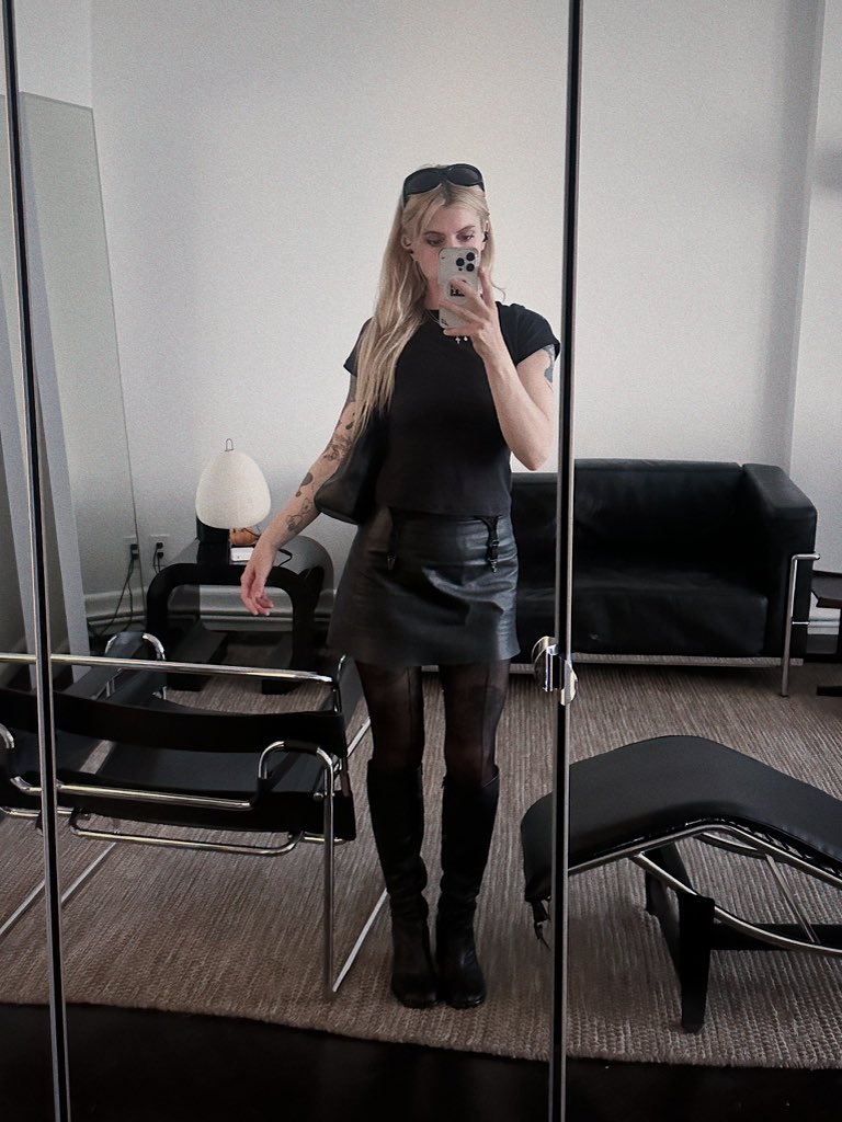 _Audrey_taylor_'s tweet photo. 🖤 https://t.co/RxxfKl3JqT