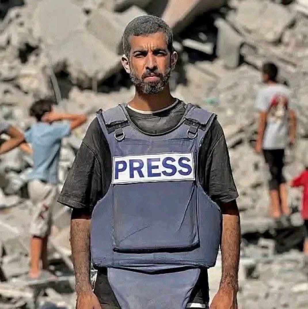 اراد الله له ان يشهد الحرب، ويشهد صبح انقضاءها ويتغنى مع اهلها فرحًا، ثم ختم له بالشهادة،
هو ابن البلاء.. وابن الفرح، ابن البداية وابن النهاية.. جعلك الله مع الصالحين وحسن اولئك رفيقا يا صالح.

#صالح_الجعفراوي
