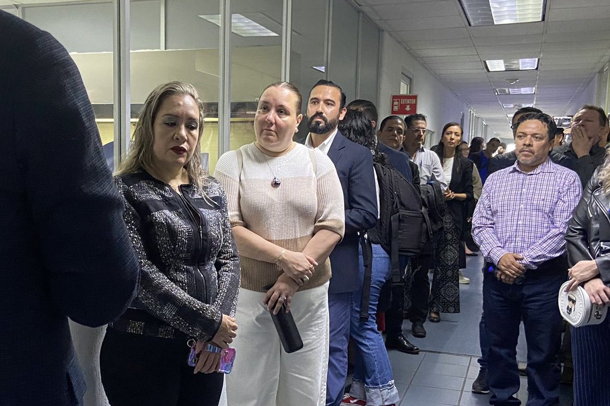 La presidenta de la #CEDHJ, Luz del Carmen Godínez González, y el primer visitador general, Alejandro Murillo, participaron en el inicio de un trabajo de colaboración impulsado por la Comisión de Búsqueda de Personas de Jalisco.

☑️ En esta iniciativa también participan la Unidad