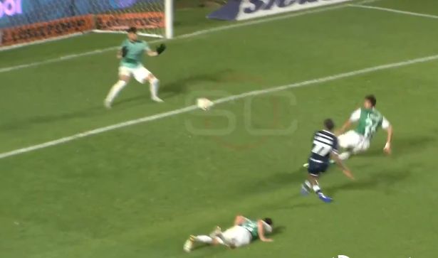 El arquero y los centrales de los que depende sostener la categoría...
#Banfield