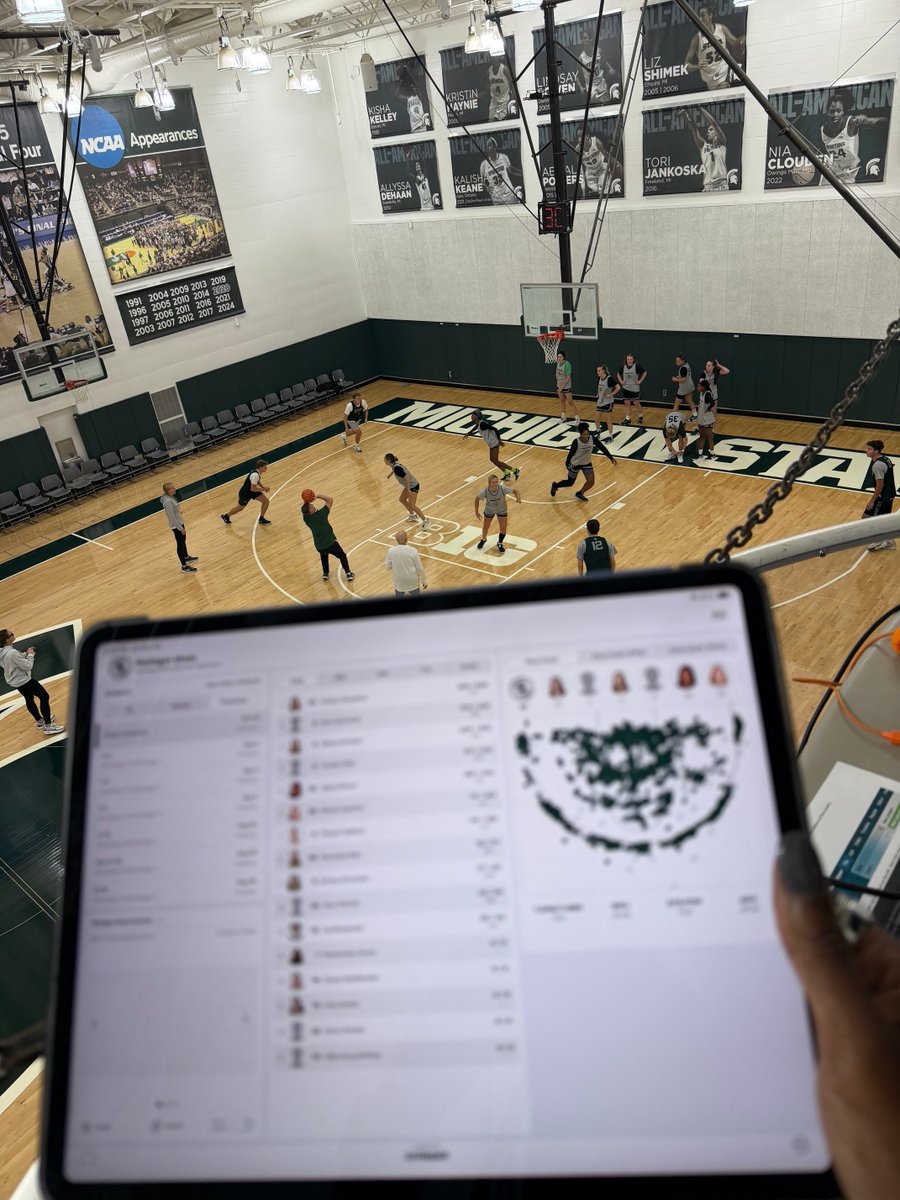 Spent the day at Michigan State Women’s Basketball practice — So proud of my dear friend ⁦<a href="/CoachFralick/">Robyn Fralick</a>⁩ &amp; ⁦<a href="/MSU_WBasketball/">Michigan State Women's Basketball</a>⁩
Love seeing how they’re using ⁦<a href="/ShotTracker/">ShotTracker</a>⁩ tech to take analytics + performance to another level. #GoGreen #StatsDontLie