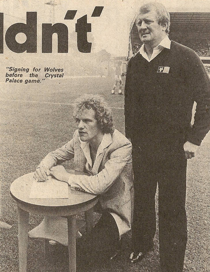 ScotsFootyCards's tweet image. #AndyGray signing for #Wolves #Shoot! 1979-10-06