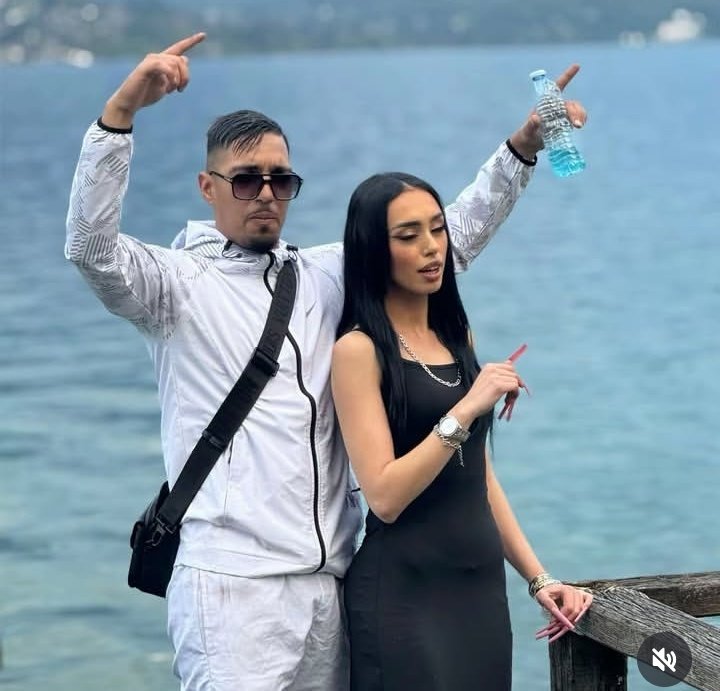 NozoSousFlash's tweet image. L’épouse de Cyclope l'Héritier a demandé le divorce après 9ans de mariage, réclamant 10millions d’euros. Elle affirme avoir contribué sa fortune. Cependant, les vérifications ont révélé qu’il ne possédait que 42,17€ sur son compte, le reste de son argent étant au nom de sa mère