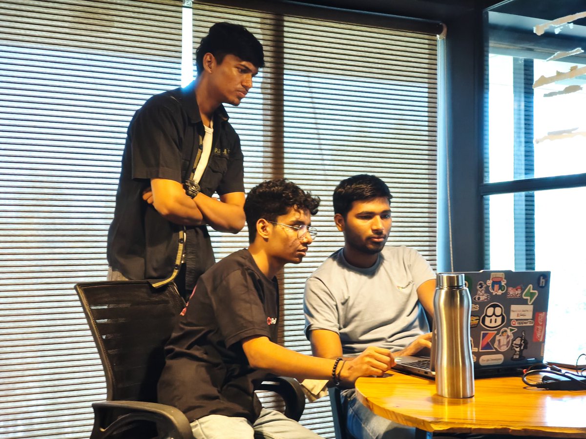 yashlandge235's tweet image. Attended the Vara Network workshop today! 🚀 Built and deployed my first smart contract on the Vara testnet. Big thanks to the @AdnanDalal96069  and @0xZeeast  for the amazing session and hands-on learning! 
@VaraNetwork_IN
#VaraNetwork #Web3 #SmartContracts