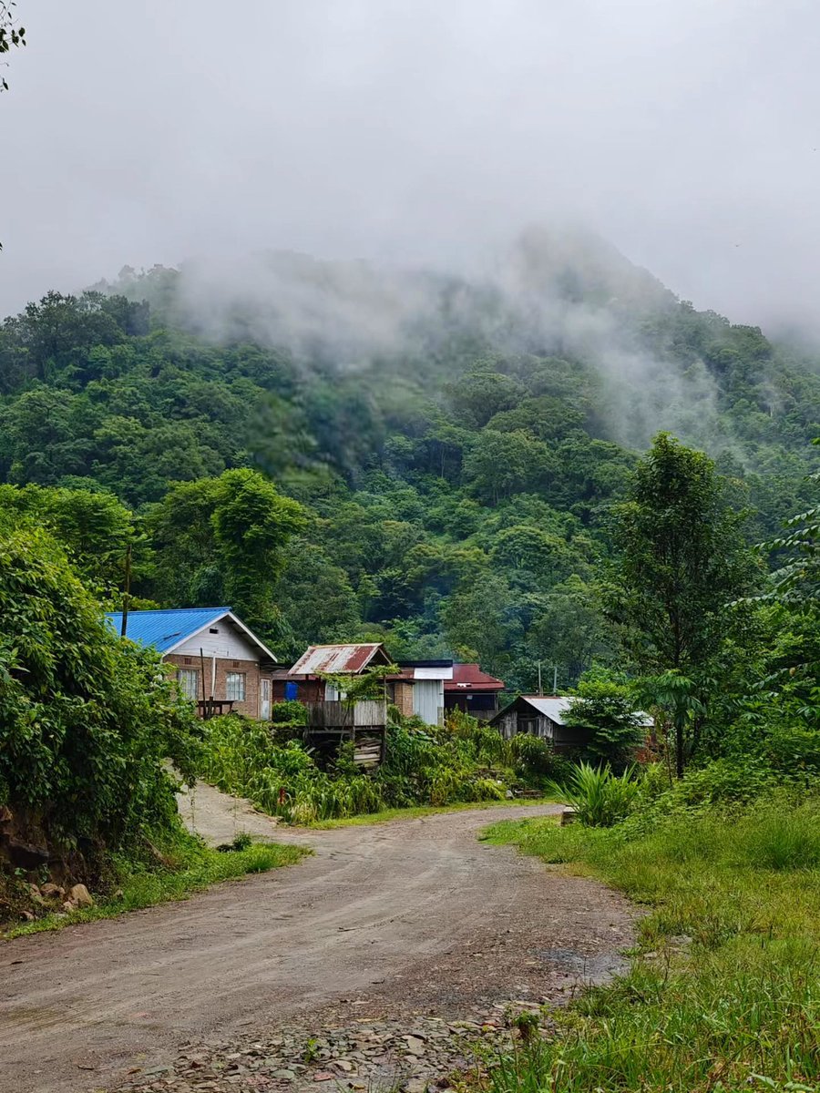 Evreni Merak Ediyoruz tweet media