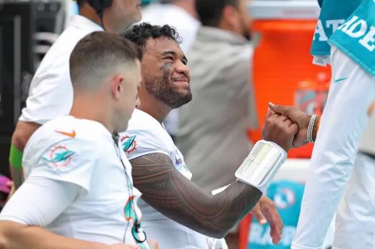Tua Tagovailoa is one of the nicest players in the league

•Has given 5 teams a win this season
•Gave the Chargers the ball for free 3 times today
•Keeps Dolphins tickets cheap this season because of his play so people can attend

Your 2026 Walter Peyton Man of the Year. 🏆