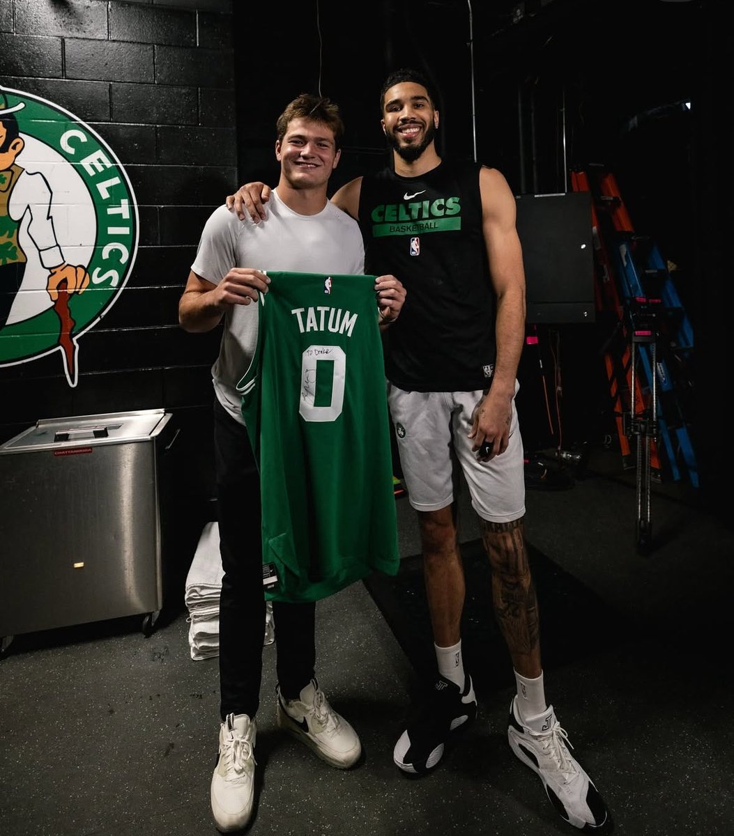 lockedupjb's tweet photo. These two really play for my favorite teams 🙏 https://t.co/3Ztp1e8MjR