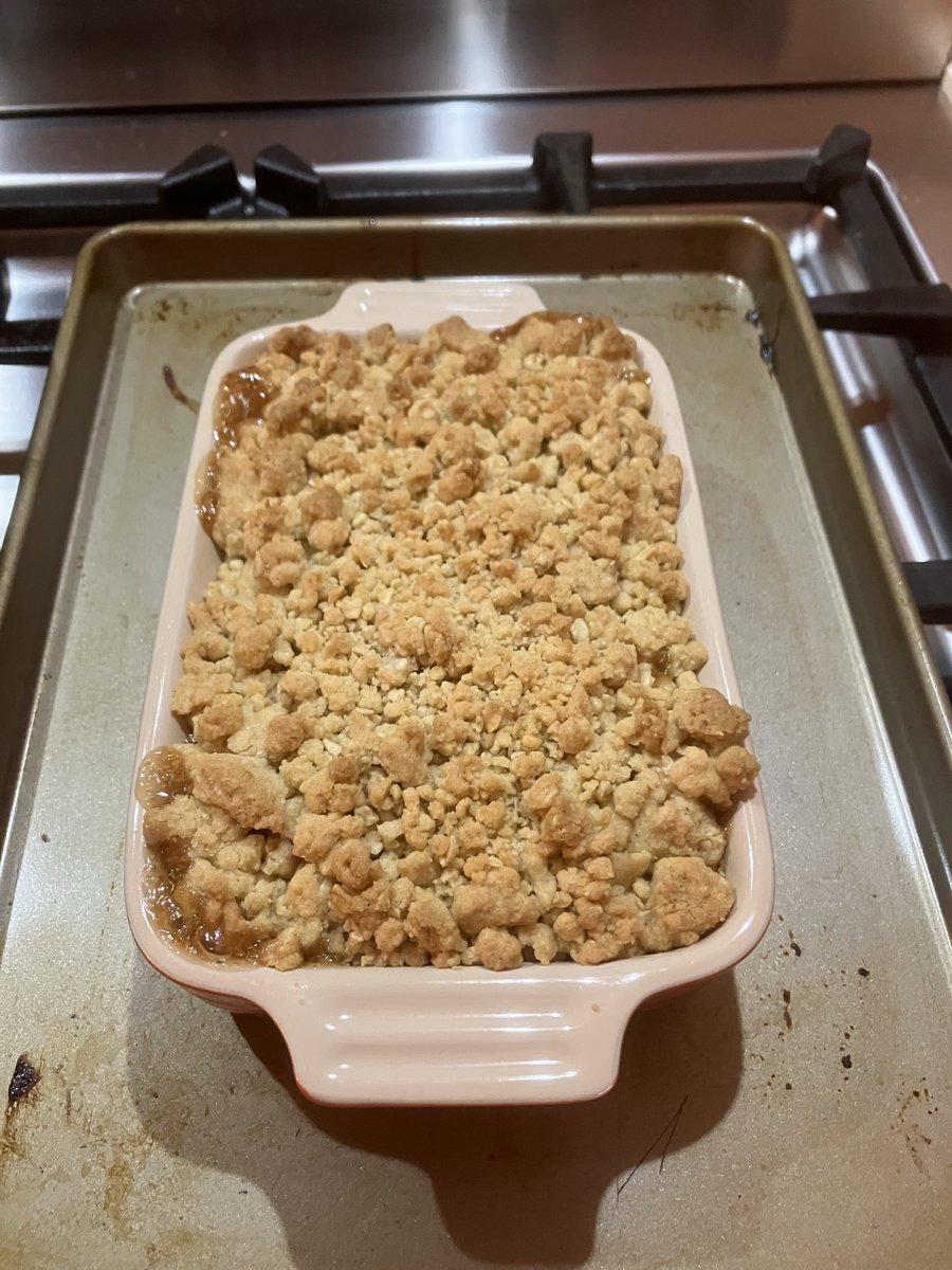 AltoAngel's tweet photo. Apple and raisin crumble and a very dull, but tasty, chocolate chip banana bread for #SundayBake https://t.co/uM35p08vql