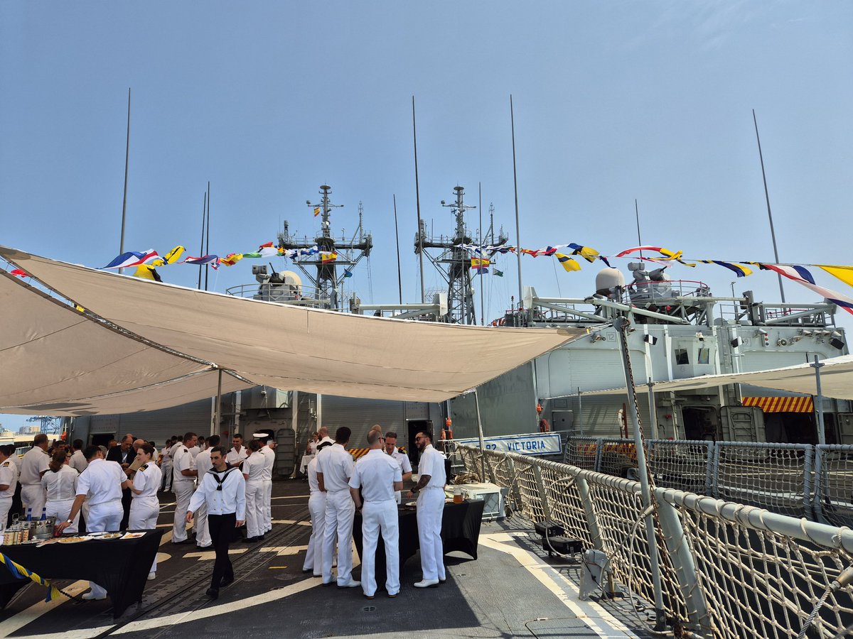 Hoy hemos celebrado el #DiadelaHispanidad 🇪🇦 con los Fuerzas Armadas en Yibutí 🇩🇯 desplegadas en <a href="/EUNAVFOR/">EUNAVFOR Operation ATALANTA</a> ATALANTA.El compromiso de 🇪🇸con la paz y seguridad en 🌍 y un ejemplo de lealtad y de servicio al Estado.Muchas gracias.
<a href="/OpComd_EUNAVFOR/">Operation Commander EUNAVFOR ATALANTA</a> 
<a href="/Defensagob/">Ministerio Defensa</a> 
<a href="/MAECgob/">Ministerio de Asuntos Exteriores, UE y Cooperación</a>