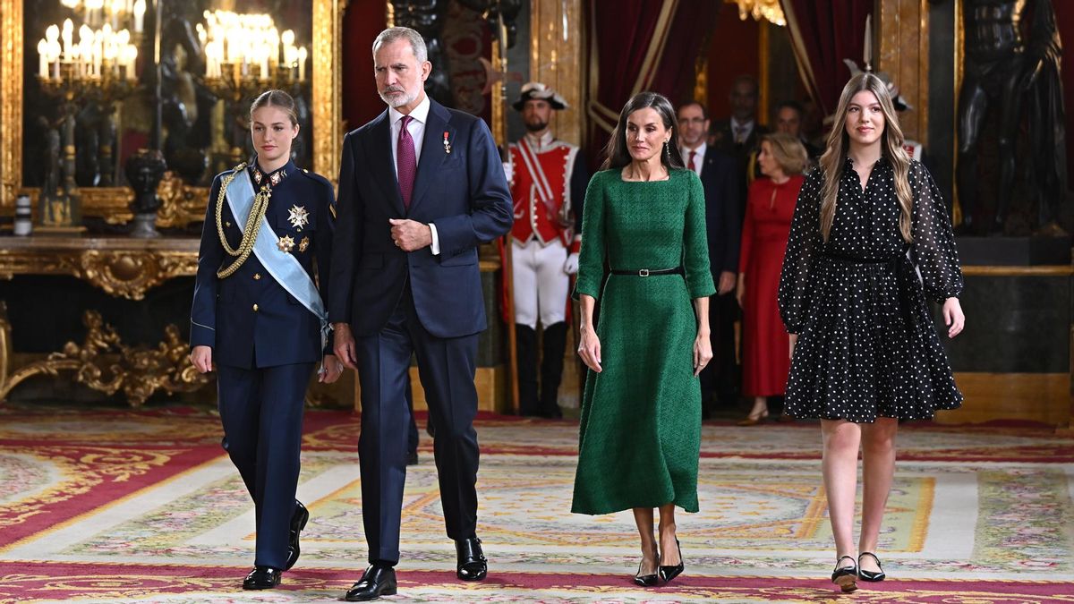 FlashGlobalES's tweet photo. 🧵 #ULTIMAHORA 🔴 Día de la Hispanidad 2025: Reyes presiden desfile militar en Madrid ���🇸
https://t.co/1y7nivkBz6 https://t.co/EaQVQr1amC