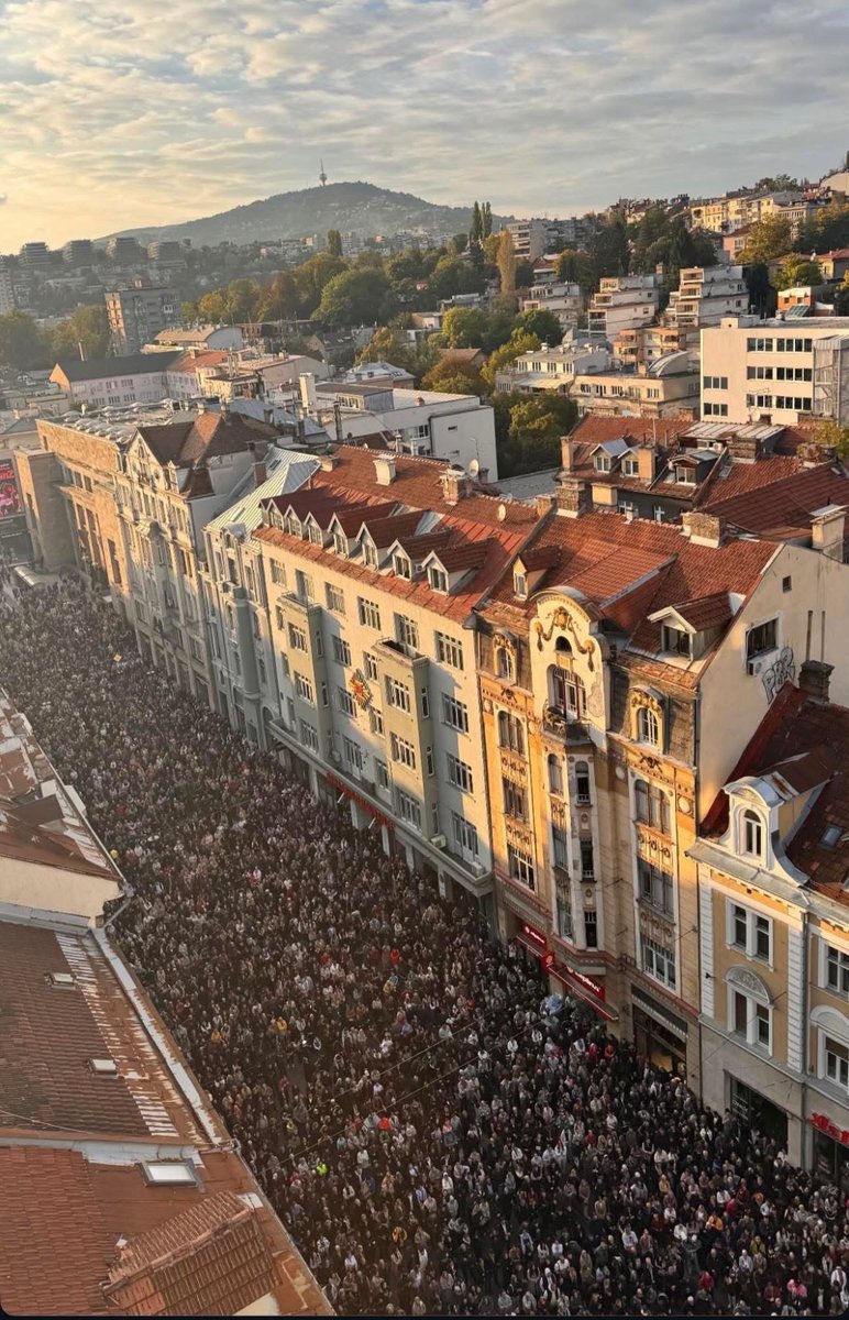 OsmanHalilbasic's tweet image. Sarajevo za HALIDA💔
#HalidBeslic  #Sarajevo