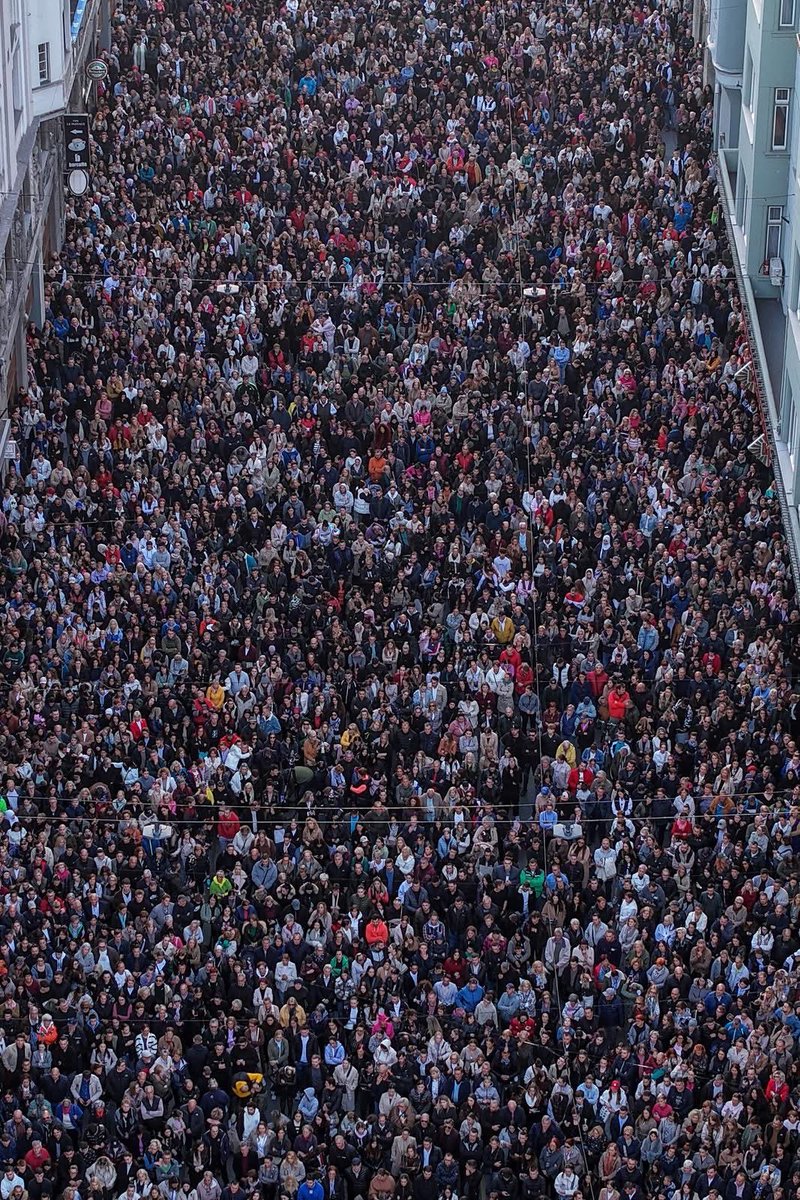 OsmanHalilbasic's tweet image. Sarajevo za HALIDA💔
#HalidBeslic  #Sarajevo