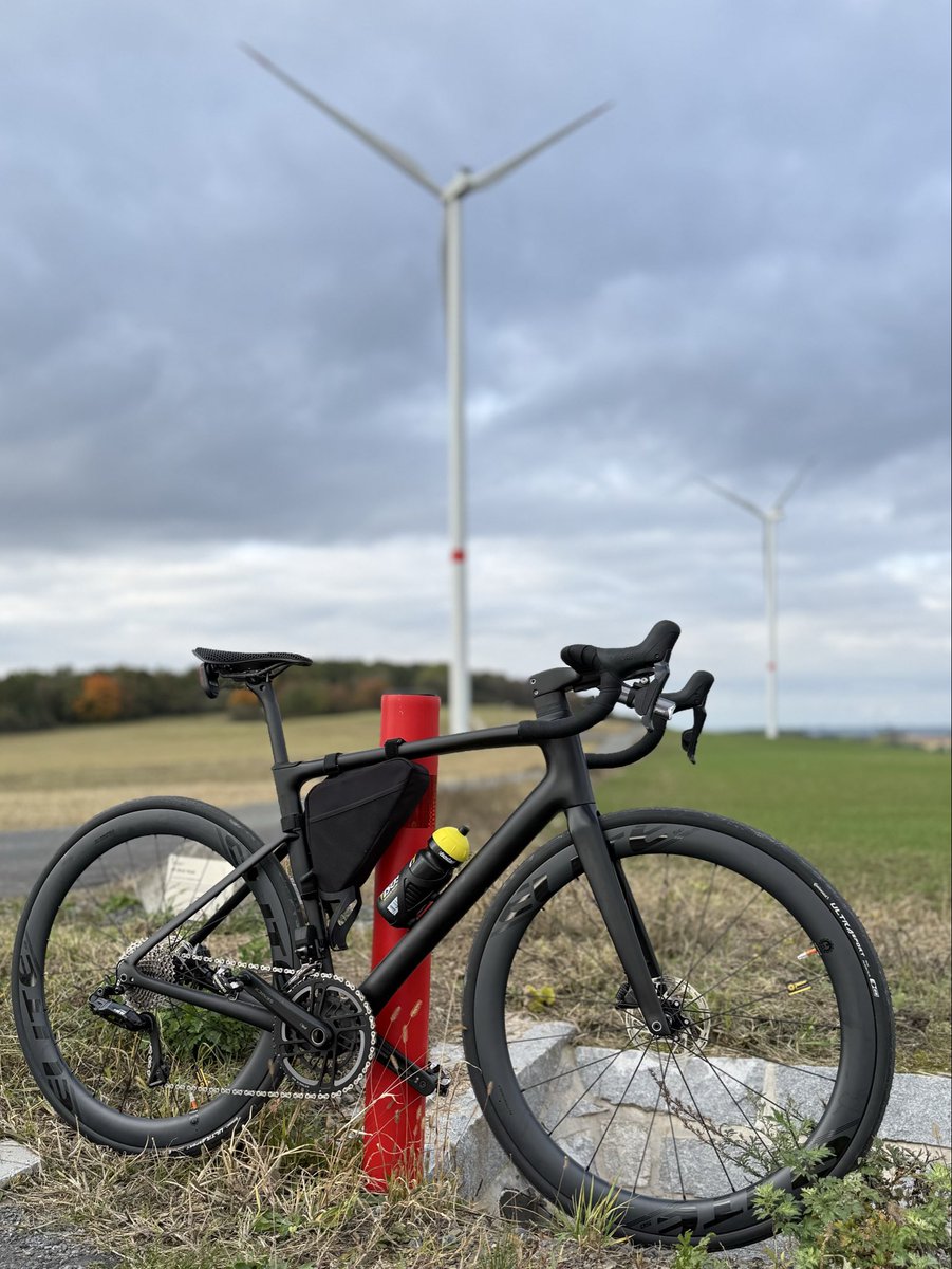 GStraub_'s tweet photo. Ok są pytania to odpowiem zbiorczo tutaj:
•Frameset BXT SL115,
•Koła Elitewheels ENT2.0,
•opony Conti z dętkami TPU,
•Groupset LTWOO ER9,
•Korba Senicx PR3 (docelowo będzie Magene p515 z pomiarem mocy,
•kaseta 105 11s,
•siodło RYET. 

Wagi nie znam, podobne buildy ~7,5kg https://t.co/JqY9mk5khh