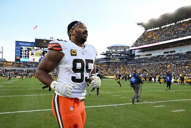 Myles Garrett against the Steelers:

1 tackle ‼️
0 tackles for loss 👀
0 quarterback hits 😳
0 sacks 🔥

T.J. Watt had 6 tackles, half a sack, 2 passes defended, and 3 QB hits 🏈