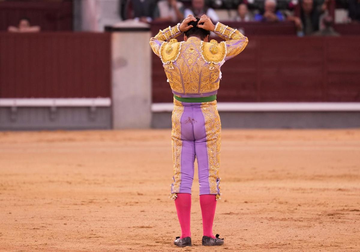 🎩 𝑴𝒐𝒓𝒂𝒏𝒕𝒆 𝒅𝒆 𝒍𝒂 𝑷𝒖𝒆𝒃𝒍𝒂

Hoy el toreo se queda un poco más solo. Morante de la Puebla anuncia su retirada y, con ella, se despide un torero de época.

En 2022, tuvimos el honor de rendirle homenaje. Todos los homenajes son pocos.

Gracias, maestro. ❤️