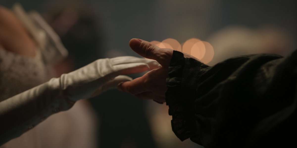 BRIDGERTON HANDS TOUCHING ALERT