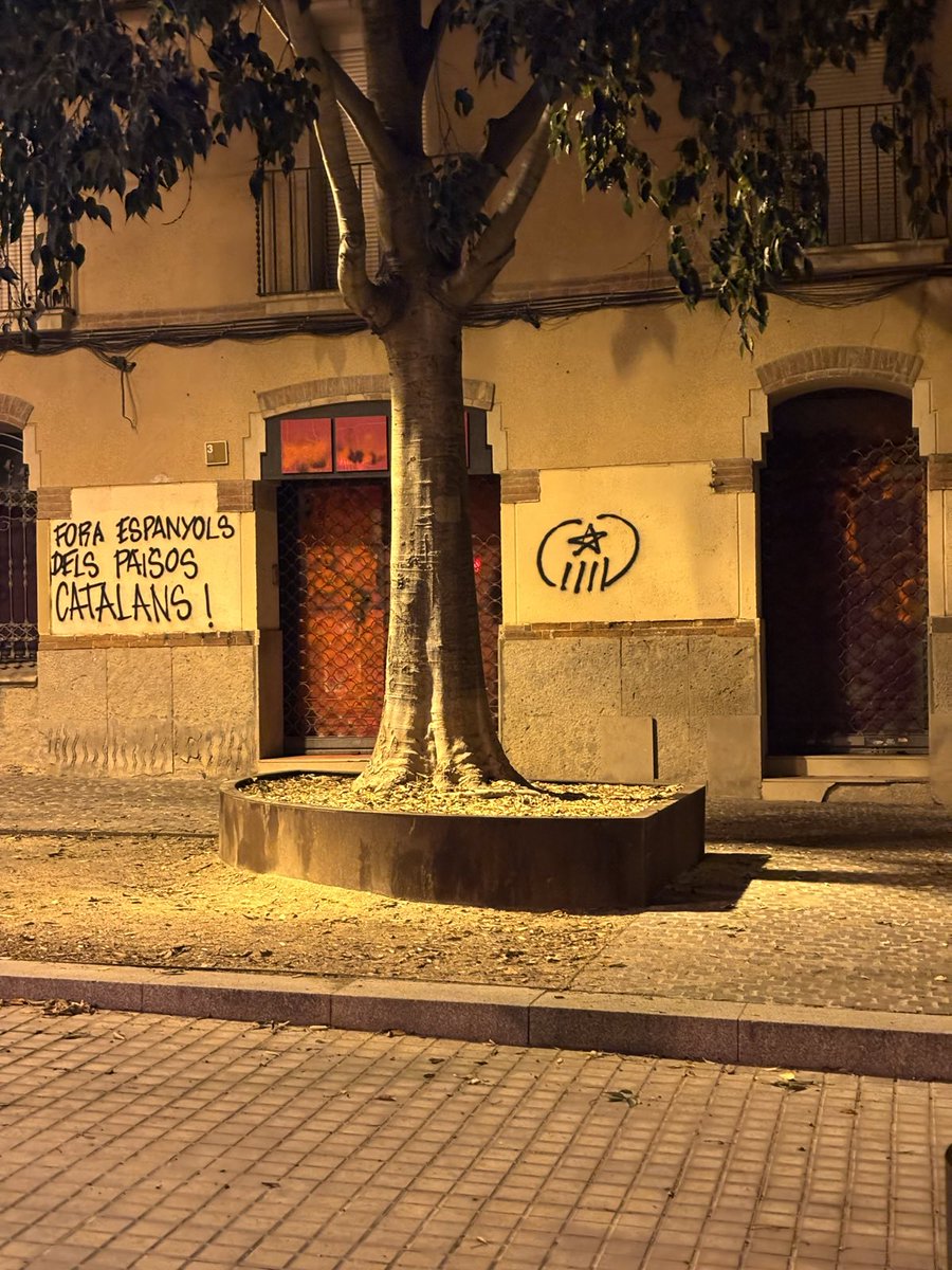 arranigd's tweet photo. Almenys ja van de cara i no amaguen que són espanyolistes.
Puta Espanya, avui i sempre! https://t.co/DWiJJEowRc