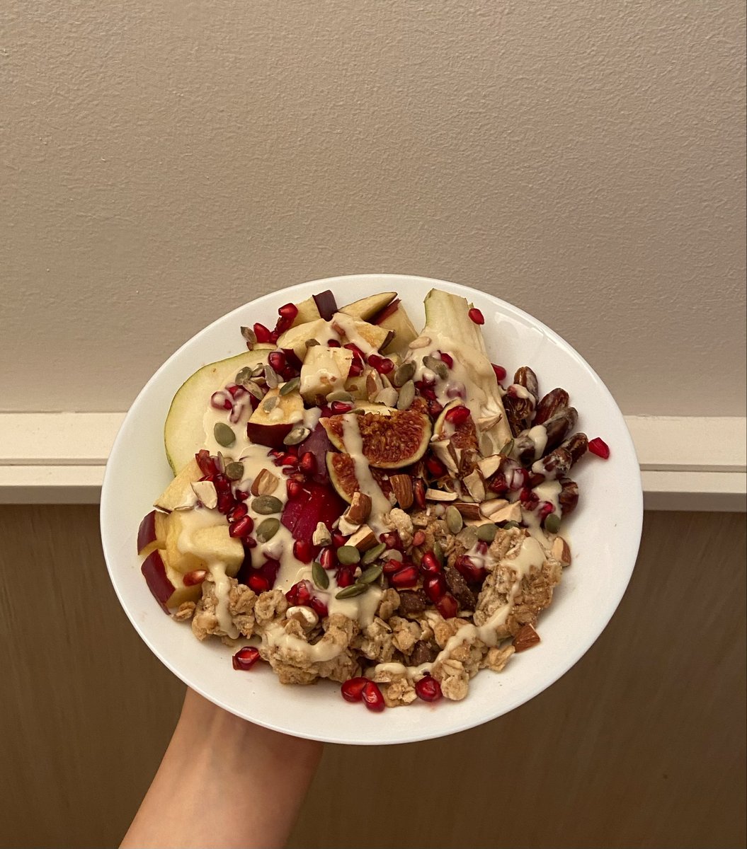 konhrt's tweet photo. I 🤎 autumn fruit https://t.co/562mczRWwU