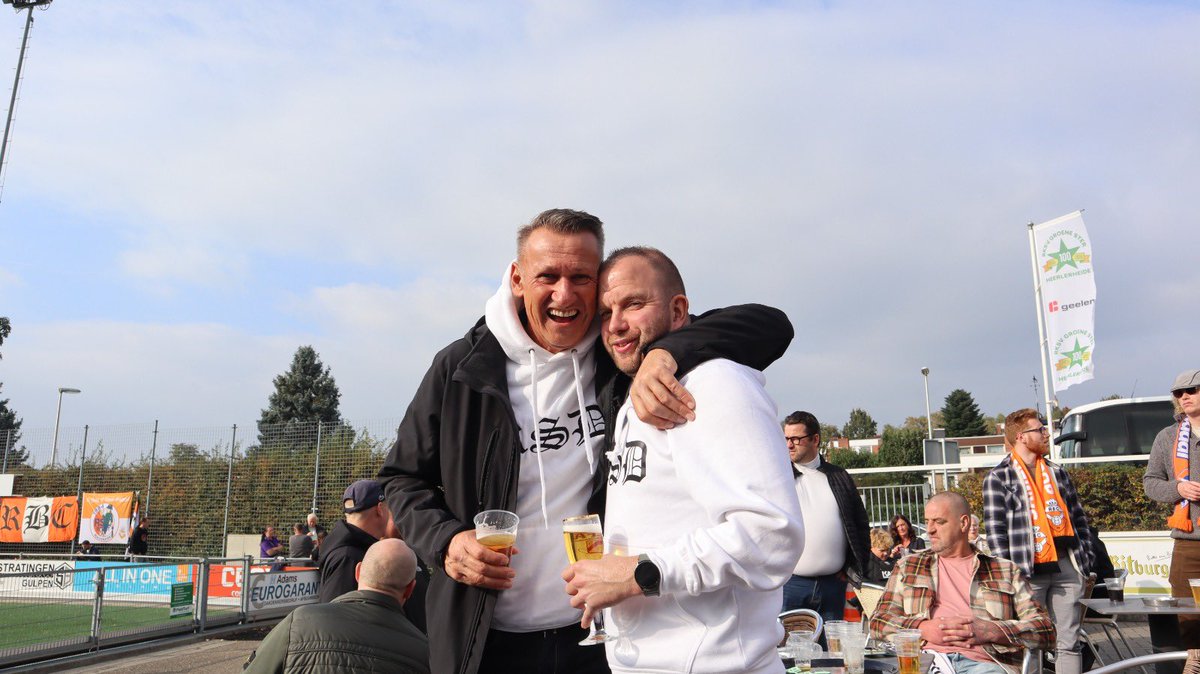 luiten1912's tweet image. 𝙀𝙚𝙣 𝙢𝙞𝙙𝙙𝙖𝙜𝙟𝙚 𝙕𝙪𝙞𝙙-𝙇𝙞𝙢𝙗𝙪𝙧𝙜...

De verste uitwedstrijd tegen Groene Ster in Heerlerheide met de meeste supporters aanwezig. 
Dat is RBC 
￼
Enne die terugweg met drie punten op zak is toch wel errug lekker.