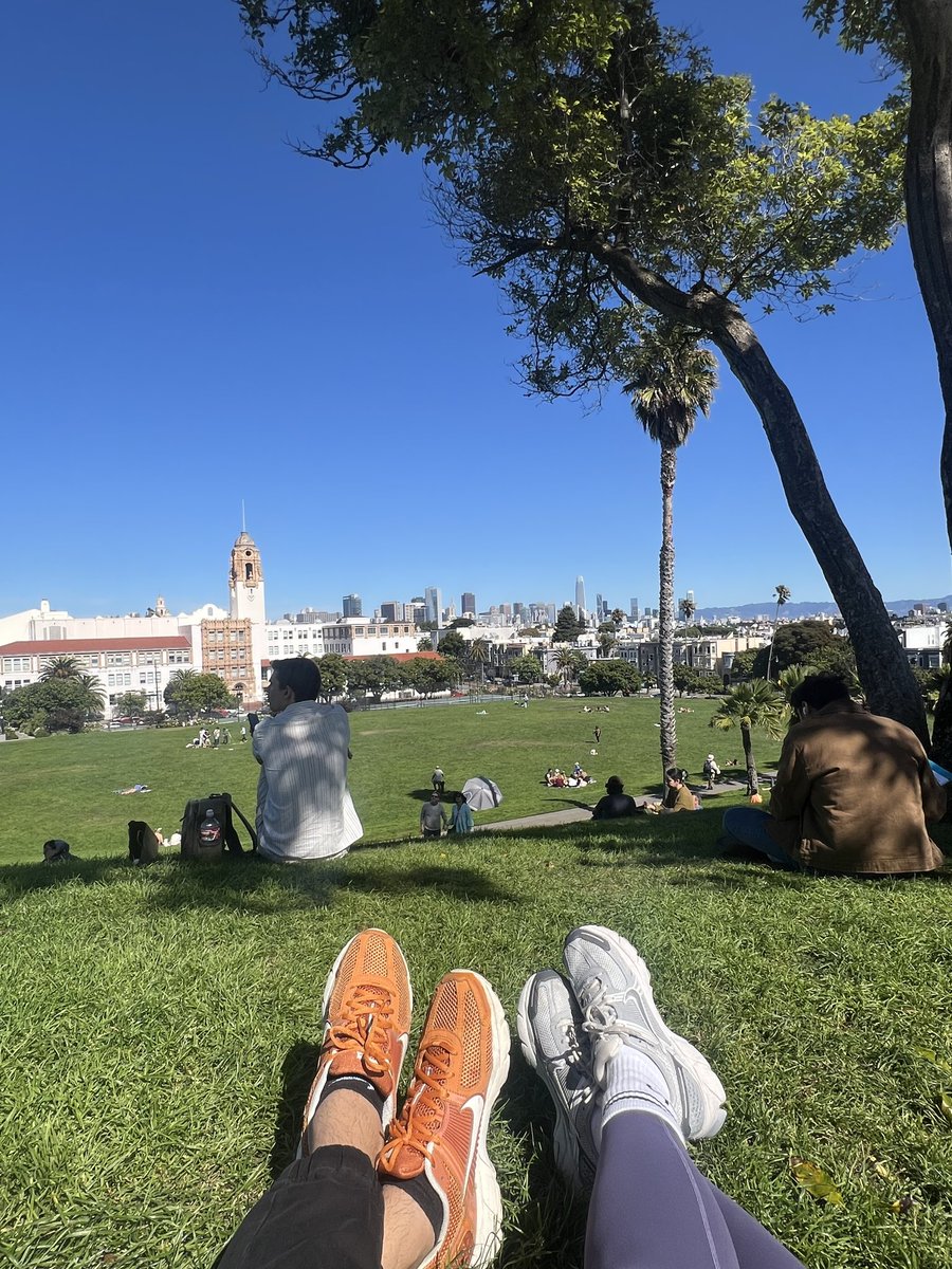 AkshitaArora26's tweet image. after the most amazing &amp;amp; busiest #SFTechWeek 
 
P.S. come here for the views and the cutest puppies 🐶