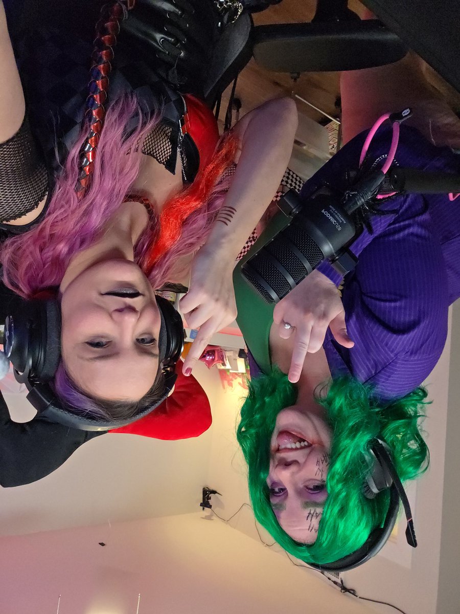 MandysMayhem tweet media