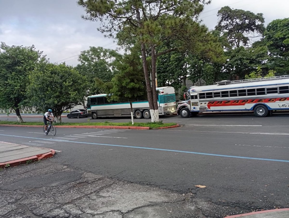 El Oficialismo en económicas entrando buses para las votaciones, lo mismo que pasó en derecho, saben que no tienen simpatía con el estudiante entonces necesitan recurrir a sus prácticas clientelares.