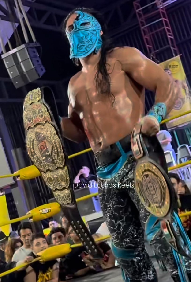 Last night, after his first defense as Riot Champion against The Beast Mortos, a fan handed Bandido a replica of the AEW World Championship.

Bandido held it up as the crowd at Foro Urbano erupted with chants of “SI SE PUEDE (Yes you can)!” 🇲🇽

📸: David Luchas Reels (Instagram).