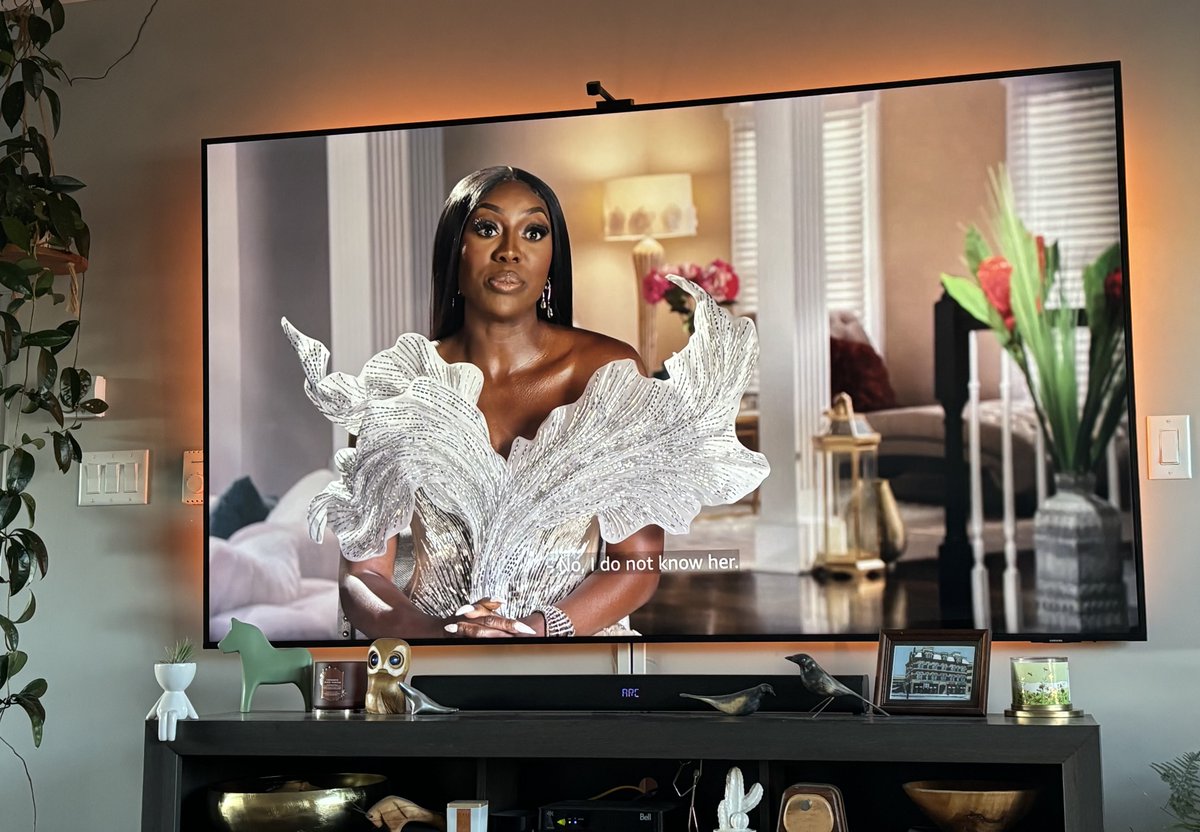 With Zen Wen in the pen… I just know Ima be scanning tonight’s RHOP like every confessional, every smirk, every jewelry close-up is a clue 😭 Fraud detective mode is officially activated!!! 🕵️‍♂️

But also… why do folks think being on TV is a good idea when they're actively