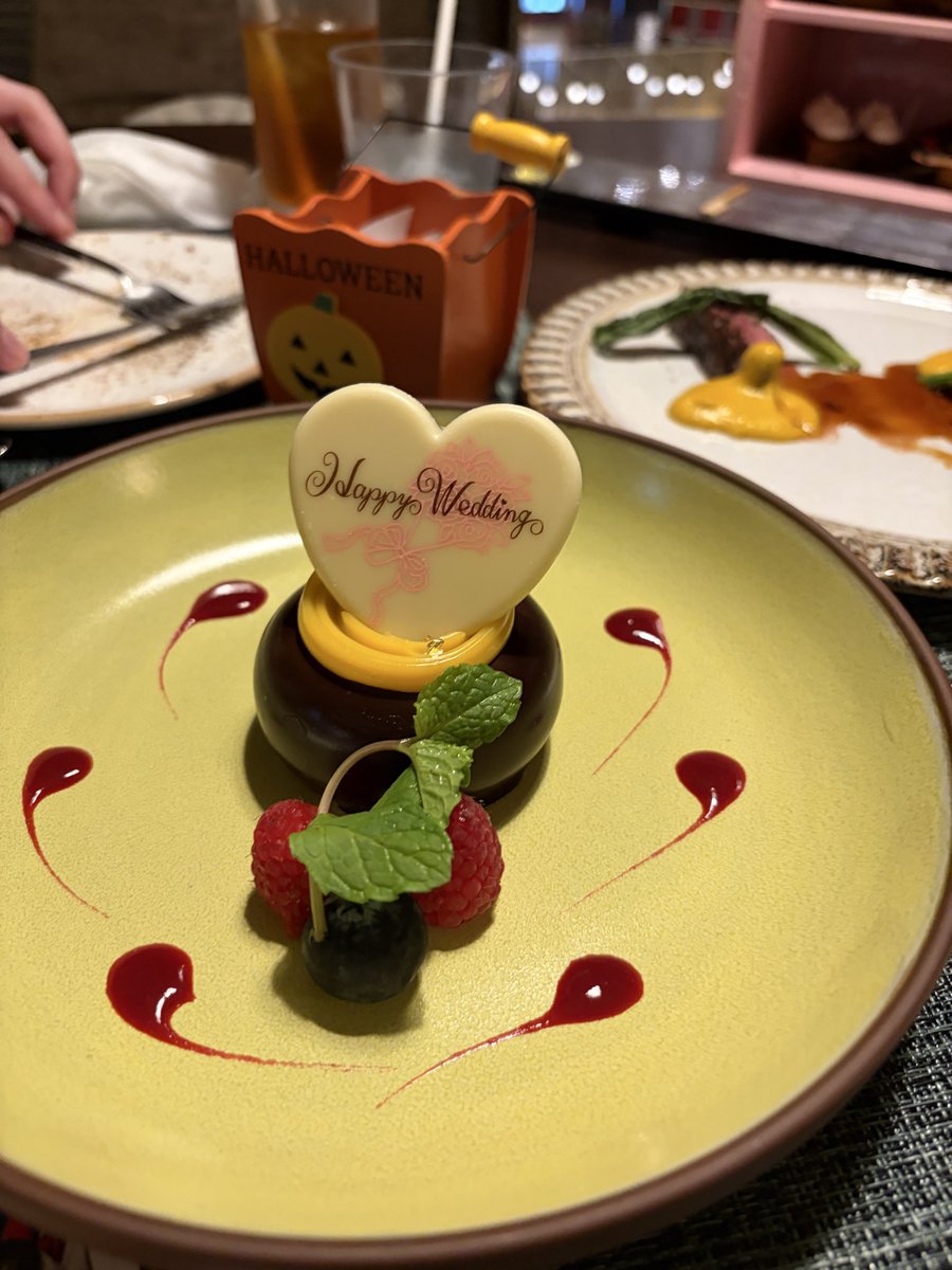 EMILYZIGO's tweet photo. japan honeymoon was the move https://t.co/xkyX5M2MNj