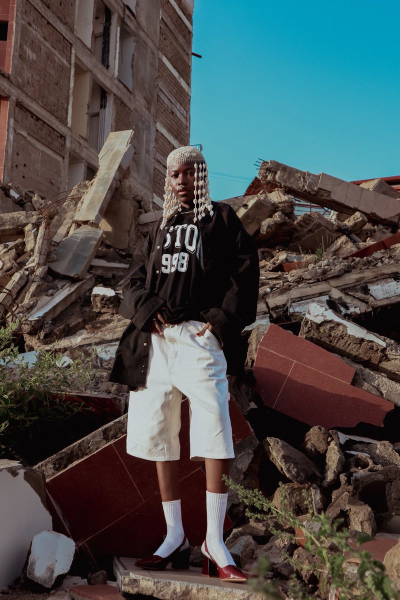 KeitaMally's tweet image. Tradition, chaos, liberté... tout dans un même souffle.
Elle n'est pas là pour suivre les règles, elle est là pour les réécrire.

📸 : @tylerr_sang

#TradiModerne
#AfricanFashion
#MadelnMali
#parilikoumaw
#Mallylaslameuse