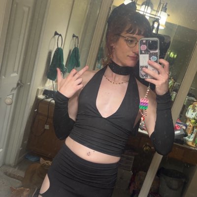 changing pfp i think im supposed to tell you guys or smth