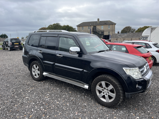Help us buy this car, so we can drive it to Ukraine 🇬🇧🇺🇦justgiving.com/page/conrad-br…