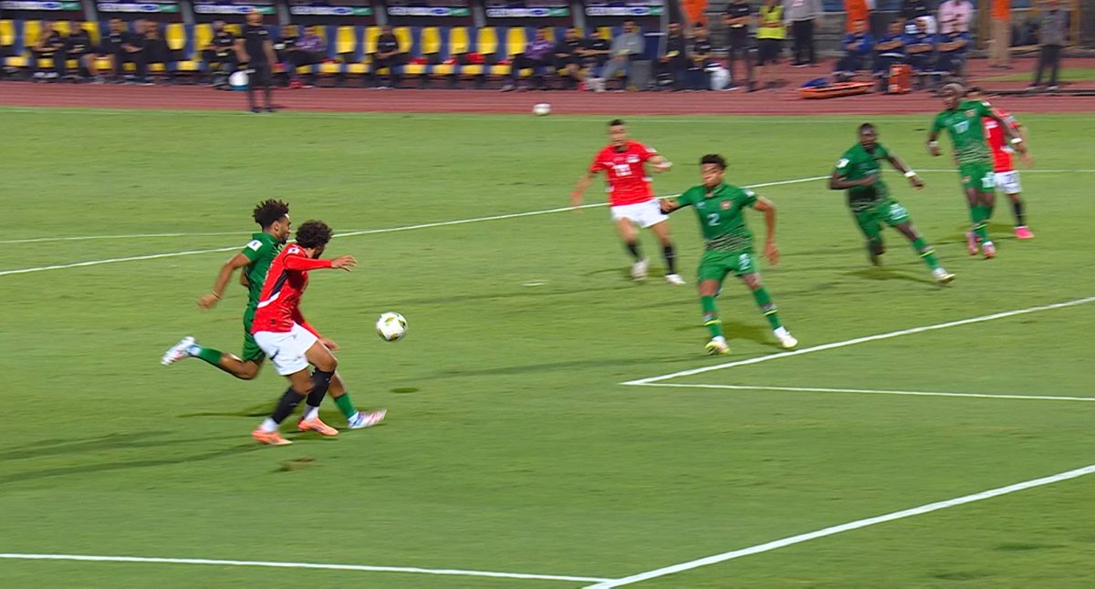 مصطفى محمد يهدر فرصة تسجيل الهدف الثاني لمنتخب مصر📷