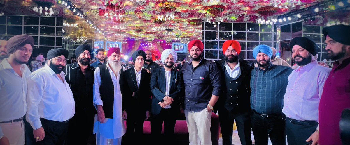 JarnailSinghAAP's tweet image. ਸਿੱਖੀ ਦੀ ਸ਼ਾਨ,ਮਾਣ,ਮਰਯਾਦਾ ਅਤੇ ਜ਼ਿੰਮੇਵਾਰੀ ਦਾ ਅਹਿਸਾਸ ਦਸਤਾਰ.. 👳🏻‍♂️
ਸ. ਅਵਤਾਰ ਸਿੰਘ ਜੀ ਅਤੇ ਸਰਦਾਰਨੀ ਸਰਬਜੀਤ ਕੌਰ ਜੀ ਦੇ ਸਪੁੱਤਰ ਜਸਕਰਨ ਸਿੰਘ ਨੂੰ ਉਸਦੀ ਦਸਤਾਰਬੰਧੀ ਸਮਾਗਮ ਦੀਆਂ ਦਿਲੋਂ ਵਧਾਈਆਂ ਤੇ ਅਸੀਸਾਂ।
ਗੁਰੂ ਸਾਹਿਬ ਹਮੇਸ਼ਾ ਚੜ੍ਹਦੀਕਲਾ ਵਿੱਚ ਰੱਖਣ..🙏

#DastaarBandhi #SikhPride #SikhiSaroop #Waheguru…