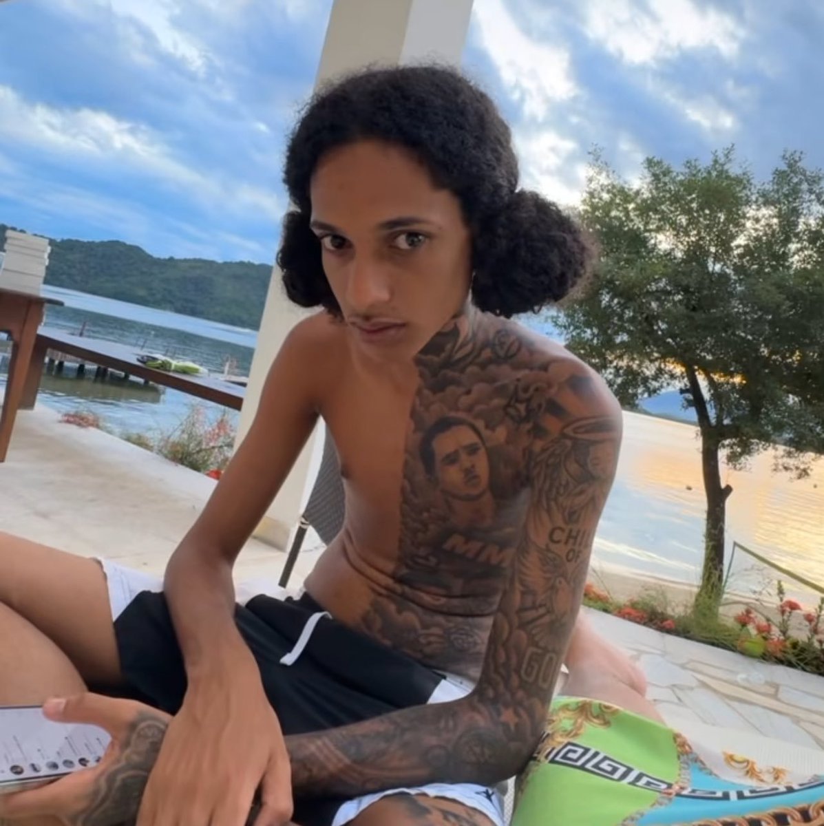 senshi_real's tweet image. ele roubou toda a beleza do mundo
