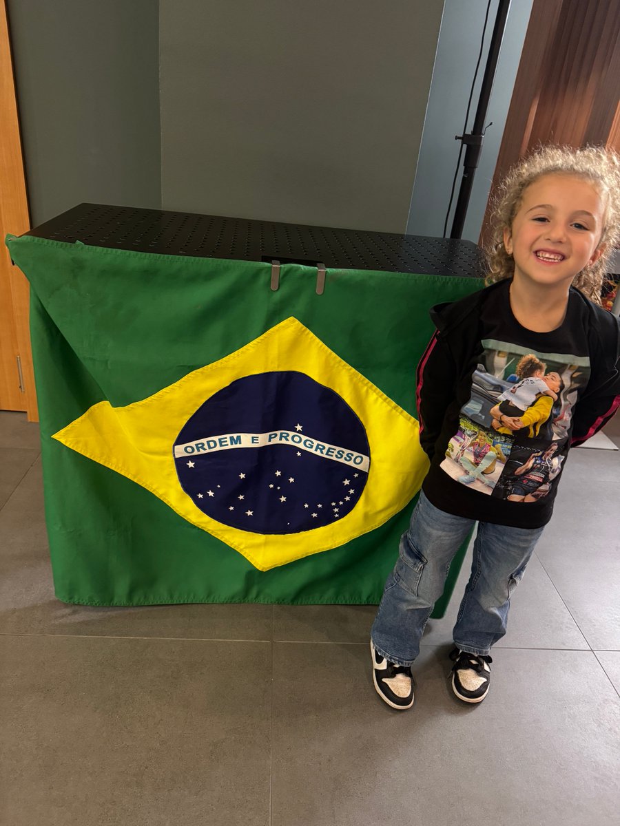 “vamos comer comida brasileira porque eu sou brasileira”  
3-0 e jantar brasileiro para começar bem a temporada em casa 
#gabifans