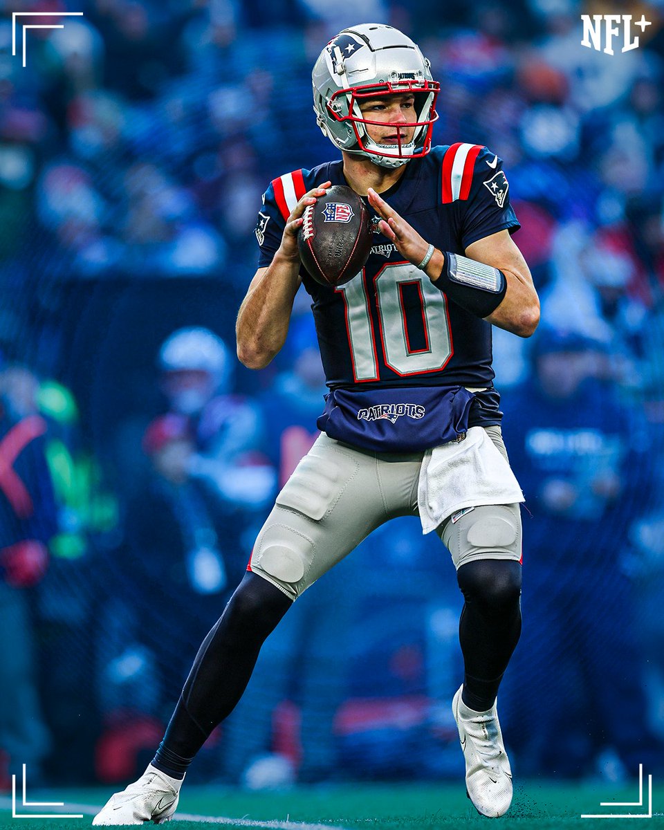 Drake Maye joins Patrick Mahomes, Dak Prescott, and Dan Marino as the only QBs age 23 or younger with 200+ pass yards and a 100+ passer rating in 5 consecutive games 

#NEPats