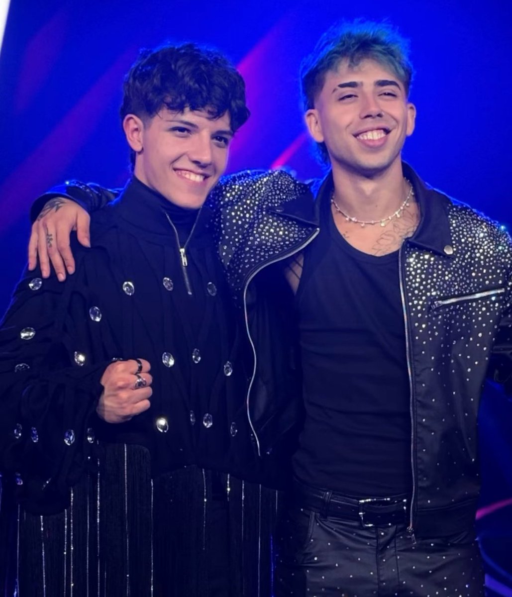 Voten por Nico, sigan mandando mensajes, usen mercado pago para más votos. No se rindan!!!! Hay que hacerlo por ellos dos #TeamLuckRa 

NICOLAS al 9009 #LaVozArgentina