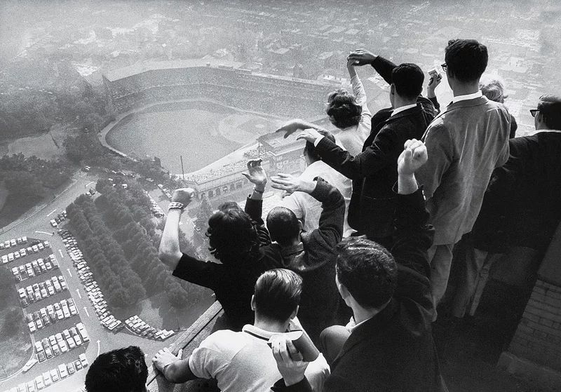 baseballinpix's tweet photo. University of Pittsburgh students cheer as they look down on Forbes Field from the top of their campus's Cathedral of Learning during the 1960 World Series, Oct. 13, 1960. Photo by George Silk https://t.co/nUIanpvdgi
