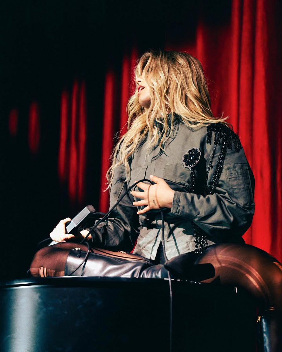 reneerapp's tweet photo. MINNEAPOLIS, MN 
cried all day then cried all show love you mwah 
xxx https://t.co/ffbKfpotRj