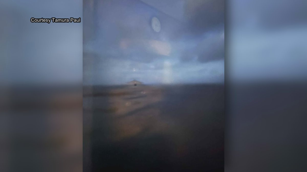 AKNewsNow's tweet image. "I woke up to messages from my sister. She just said my house was floating away."

Woman who woke up in her home that had floated away from town tells us what happened.

WATCH: tinyurl.com/4f3hf65j?utm_s…