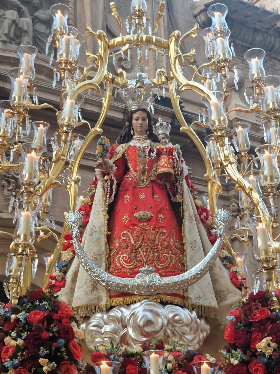Ayer acompañamos con honor a la Archicofradía del Rosario en la solemne procesión de su titular por las calles del casco histórico de Murcia. Gracias por la fraternal acogida.

#SoydelaSalud 
#GraciaYBuensuceso 
#VirgendelRosario 
#Murcia
